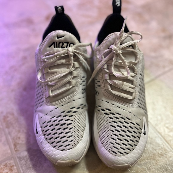Nike Women’s Air Max 270 Casual Shoes - Picture 3 of 4